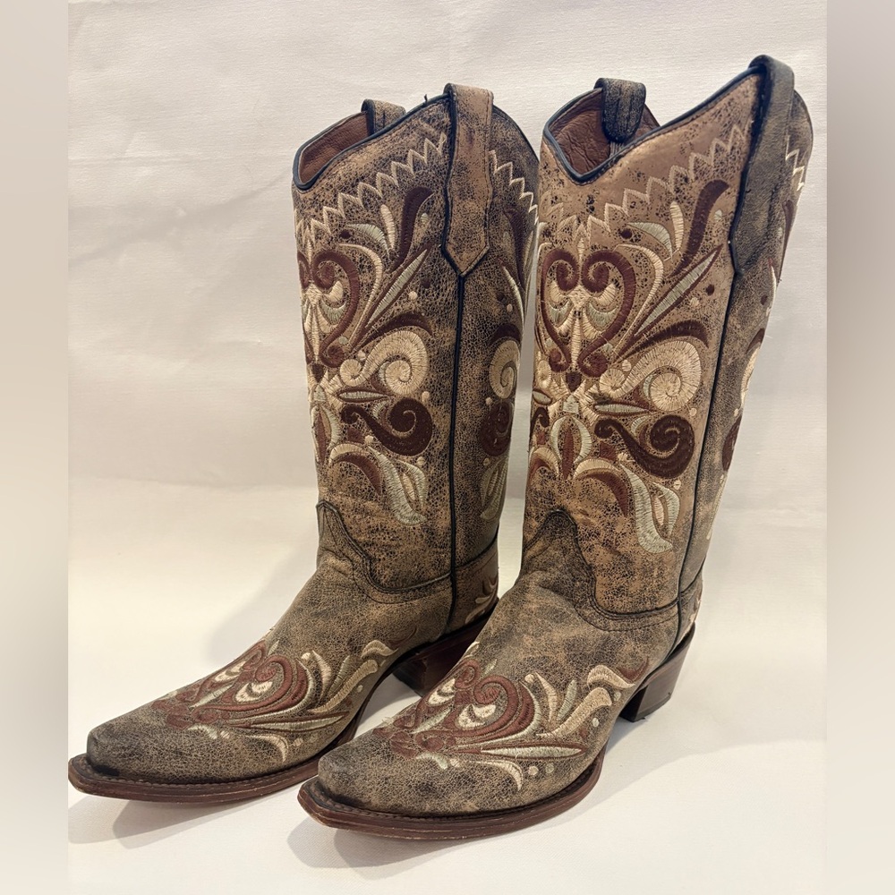 Circle G Corral Embroidered Heeled Boots.